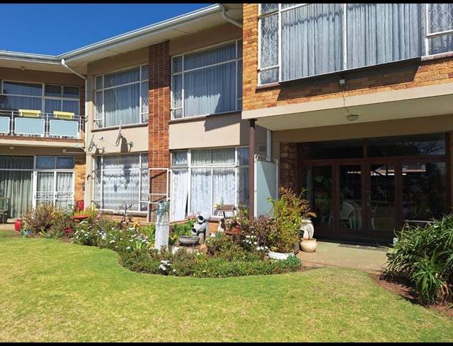 2 BEDROOM TOWNHOUSE FOR SALE IN STRUBENVALE